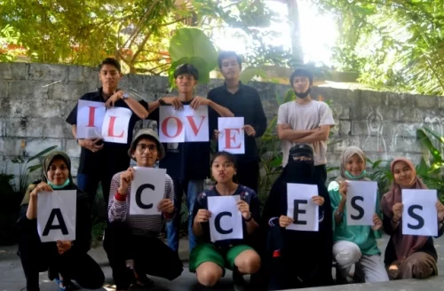 Salah satu program belajar bahasa Inggris yang menggunakan English Area dan paling sering dicari di Kampung Inggris ialah program Full Day Camp 3 Bulan ACCESS ES yang kualitasnya sudah teruji lebih dari 16 tahun dan telah meluluskan puluhan ribu alumni yang tersebar di seluruh nusantara dan beberapa mancanegara.